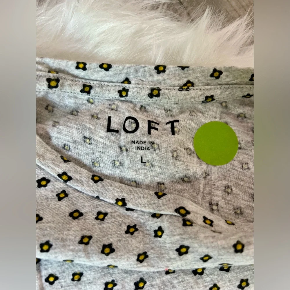 LOFT | Gray Mini Flower Daisy Pattern Flutter Sleeves Women's Top (L) - Picture 4 of 7